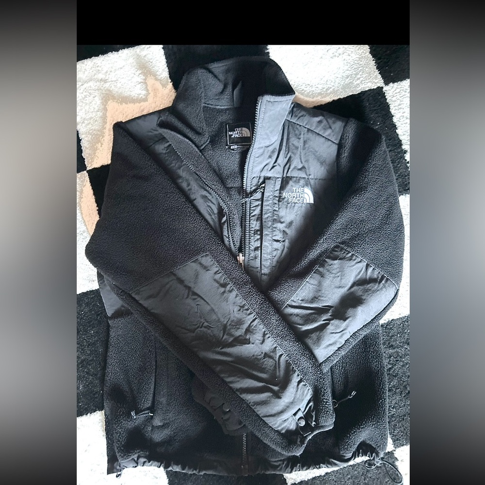 Black size Small ( women’s size as see in photo) north face jacket